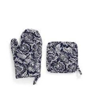 Vera Bradley pot holder and oven mitt